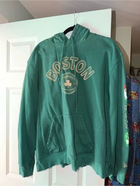 New Era Men's Green Boston Graphic Hoodie